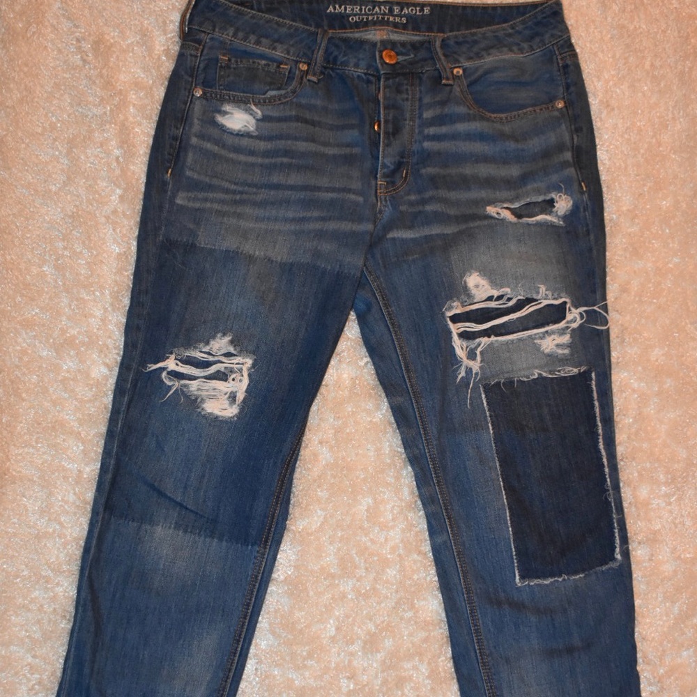 American Eagle Distressed Tomgirl Jeans